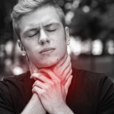 Если боль в гортани преследует вас длительное время, не откладывайте визит к врачу.